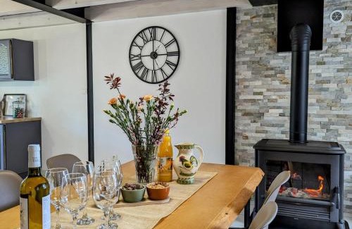 Saint-Prejet-d'Allier House | Ancienne ferme rénovée avec jardin privé, poêle à bois et terrasse - FR-1-582-44