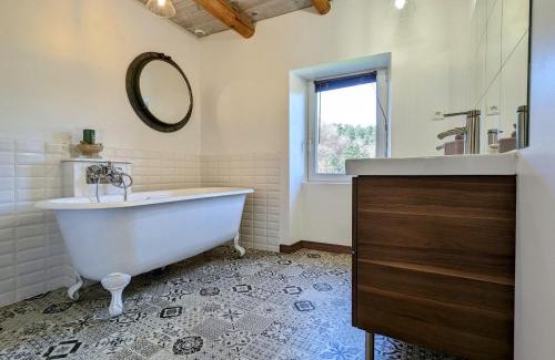 Saint-Prejet-d'Allier House | Ancienne ferme rénovée avec jardin privé, poêle à bois et terrasse - FR-1-582-44