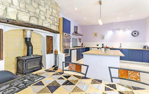 Marigny House | Ancienne forge, aire de loisirs avec piscine