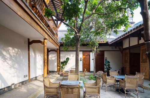 Chengdu City Centre Hotel | Ancient Charm Inn Chengdu