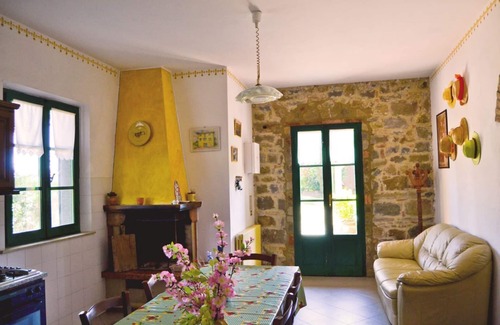 Cortona Villa | Ancient manor house perfect for large groups, located near the Etruscan town of Cortona with private