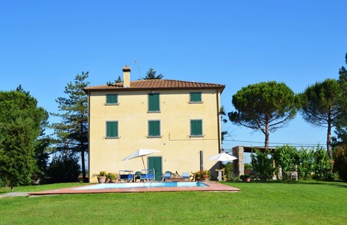 Cortona Villa | Ancient manor house perfect for large groups, located near the Etruscan town of Cortona with private
