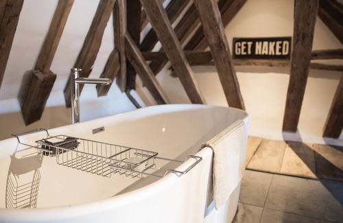Midhurst Apartment | Ancient meets modern in West Street Loft