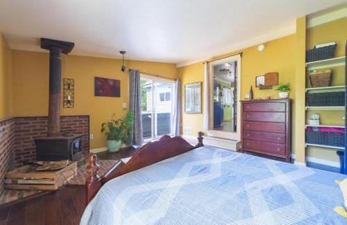 Grand Junction House | Ancient Oak Sanctuary Rural getaway, walking paths