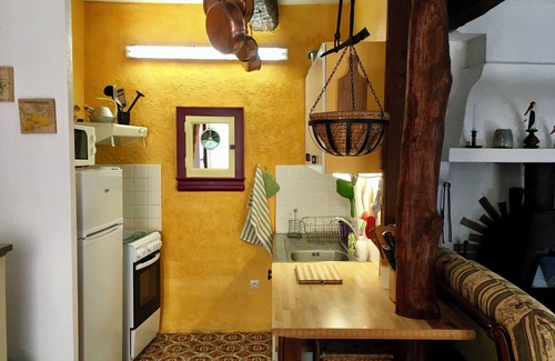Assignan House | Ancient Roman Village House with Roof Terrace