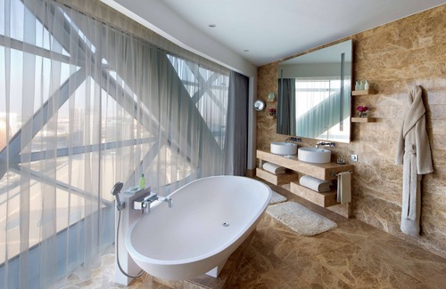 Capital Centre Hotel | ANDAZ CAPITAL GATE ABU DHABI, BY HYATT