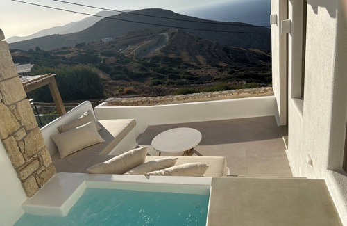 Chora Folegandros Apartment | ANDELIAS SIGNATURE SUITES