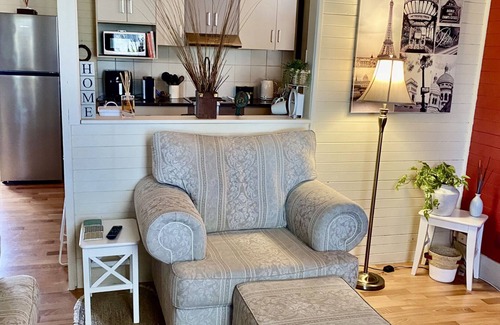 Rivoli Bay Cottage | Anderl's Beach Cottage experience ambience of a bygone era with a modern touch