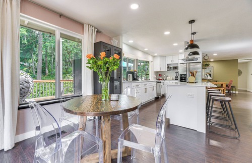 Anderson Island House | Anderson Island Home w/Deck: Steps to Lake!