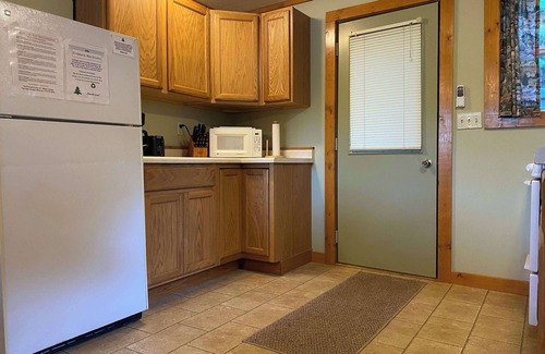 St Germain Cabin | Anderson Lakeside Cabin: Beach Access