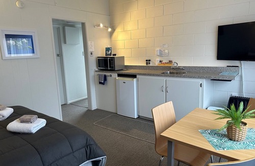 Lowburn Hotel | Anderson Park Motel