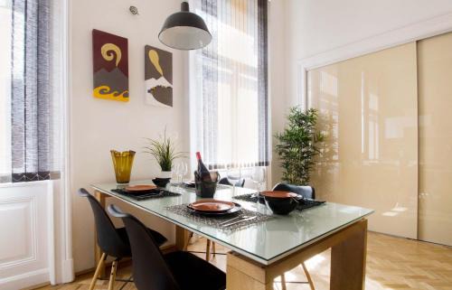 Inner City Budapest Apartment | Andrassy Boulevard