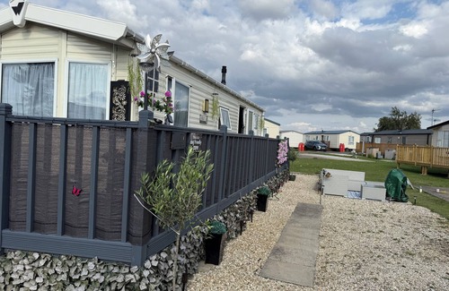 Crowle House | Andrea’s 7 Lakes Retreat static rentalnn7 Lakes Country Park Crowle Lincolnshire