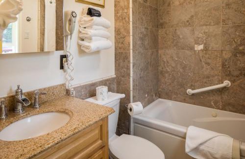 Pacific Grove Hotel | Andril Fireplace Cottages