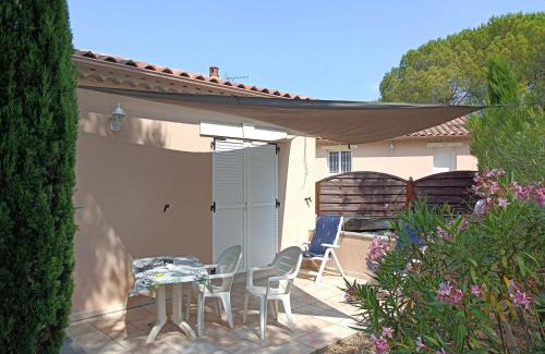 Massillargues-Attuech House | Anduze Gîte Les Pins au "Petit Clos des Cigales"
