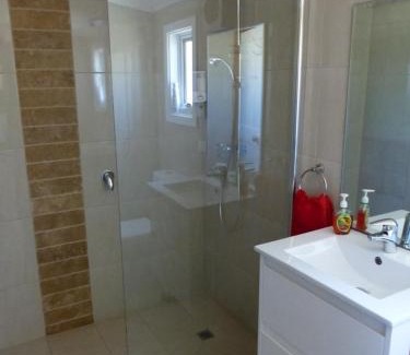 Peterborough House | Andy's Accommodation