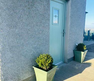 Newry House | Andy's Cottages at the Well