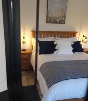 Newry House | Andy's Cottages at the Well