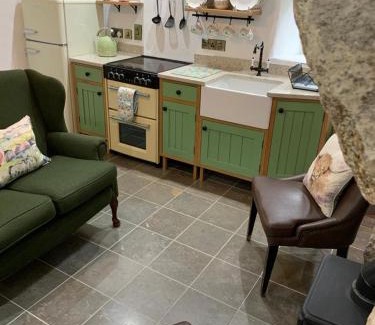 Newry House | Andy's Home Cottage