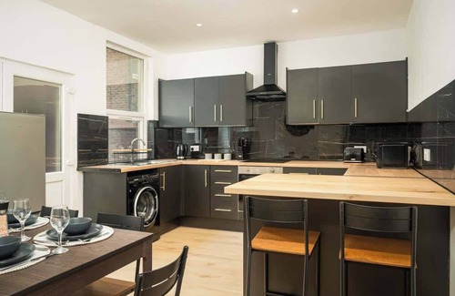 Anfield House | Anfield House - Liverpool Retreat 7 Bedroom Home