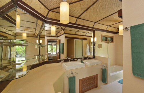 Angaga Hotel | Angaga Island Resort & Spa