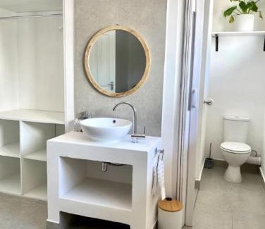 Assagay House | Angazi Guesthouse Unit 3 - Modern 2 Bedroom Apartment with Pool