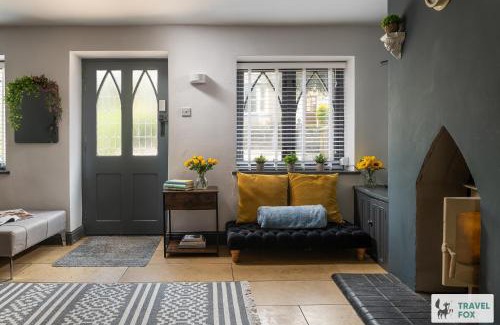 Alton House | Angel Cottage - 5 mins drive to Alton Towers!