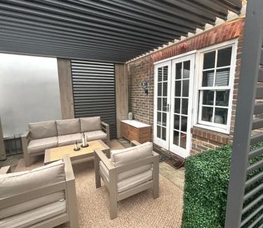 Arundel House | Angel Cottage in stunning Arundel