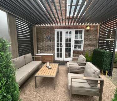 Arundel House | Angel Cottage in stunning Arundel