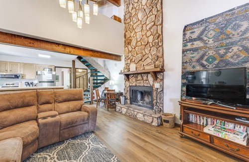 Angel Fire Apartment | Angel Fire Condo < 1/2 Mi to Resort & Bike Park!