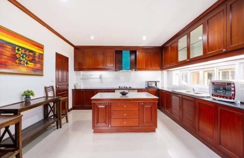 Ratsada Villa | Angel Pool Villa Phuket