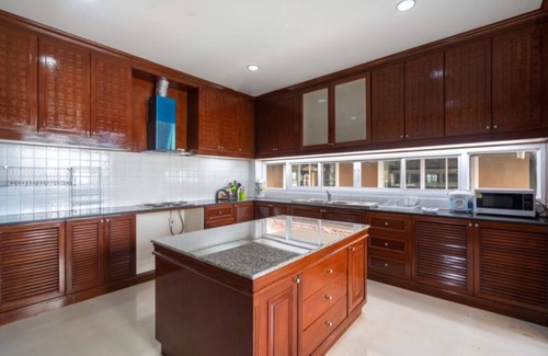 Ratsada Villa | Angel Pool Villa Phuket