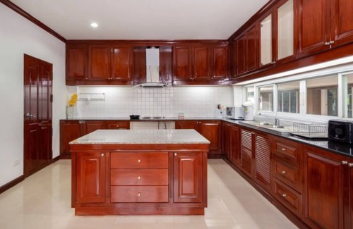 Ratsada Villa | Angel Pool Villa Phuket