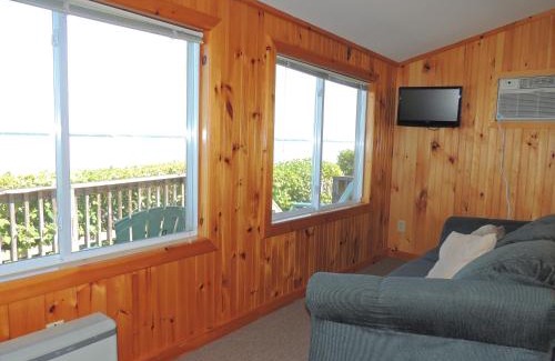 Cape Vincent Resort | Angel Rock Waterfront Cottages