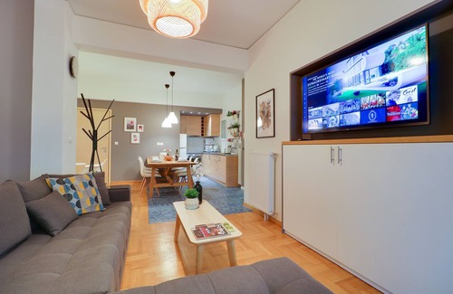 Athens City Centre Apartment | Angel's Big Apt☆3min to Metro☆AC☆Netflix☆iMac☆PS4☆