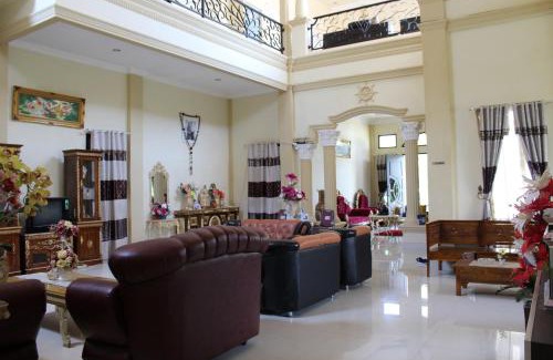 Pineleng House | Angela Homestay Manado