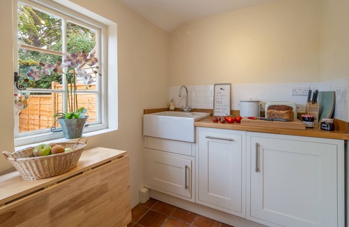 Wissington Apartment | Angelic 16th Century cottage in key Constable village - Bear Cottage