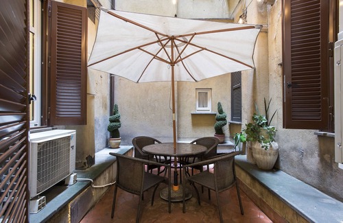 Rione XVI Ludovisi Apartment | Angelique Boutique