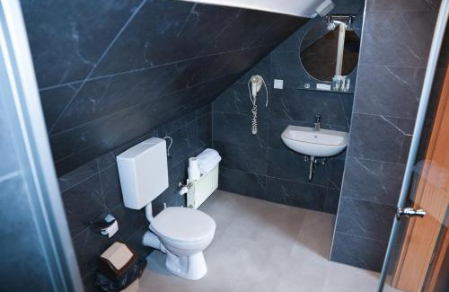 Kelsterbach House | Angelis Pension Frankfurt Airport