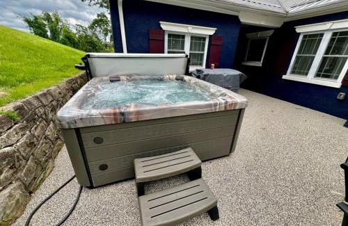 Charleston House | Angels Haven - Hot Tub, Game Rm, King Bd, Peaceful