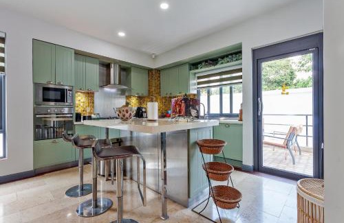 Pratumnak Hill Villa | Angels-Villa-Pattaya-Near-Walking-Street-4bed-8-People