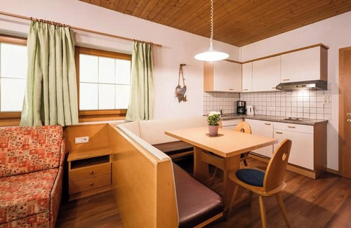 Campo Tures Apartment | Angererhof - Holiday Apartment 'Hannes' with Mountain View, Shared Garden and Wi-Fi