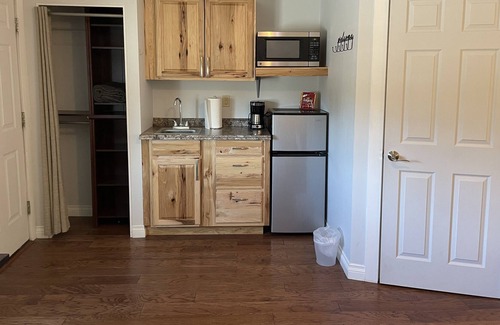 Dillon Apartment | Angler Village #03 Studio w/QN bed & kitchenette