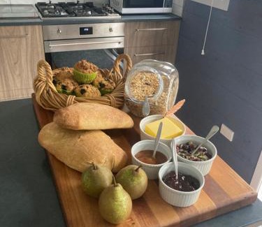 Turangi Bed & Breakfast | Anglers Adventure Paradise Cabin BNB Wifi Parking
