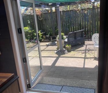 Turangi Bed & Breakfast | Anglers Adventure Paradise Cabin BNB Wifi Parking