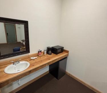 Hughes Hotel | Anglers Inn Horseshoe
