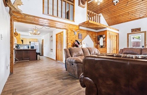 Fort Smith Bed & Breakfast | Anglers Rest, Cozy 2 bed,2 bath. All you need for a good time on & off the water