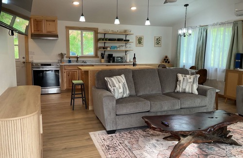 Clear Lake House | Angler’s Retreat n2-bedroom house in charming Clearlake Oaks with WiFi, AC