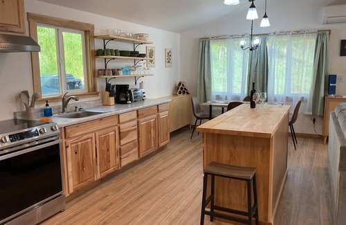 Clear Lake House | Angler’s Retreat n2-bedroom house in charming Clearlake Oaks with WiFi, AC