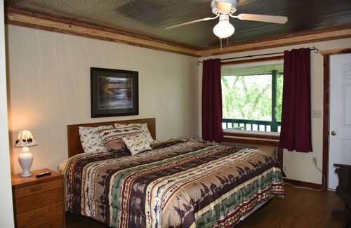 Mountain View Hotel | Anglers Riverfront Motel